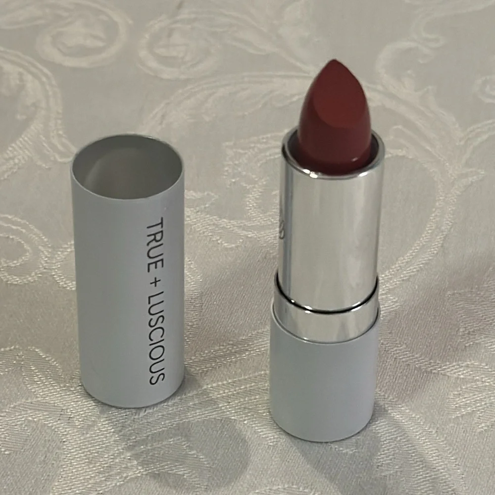 True and Luscious Super Moisture Lipstick - Vintage Rose